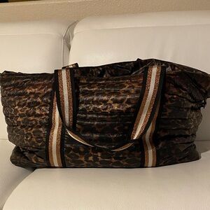 ♥️♥️♥️THINK ROYLN Leopard Pattern Travel Bag